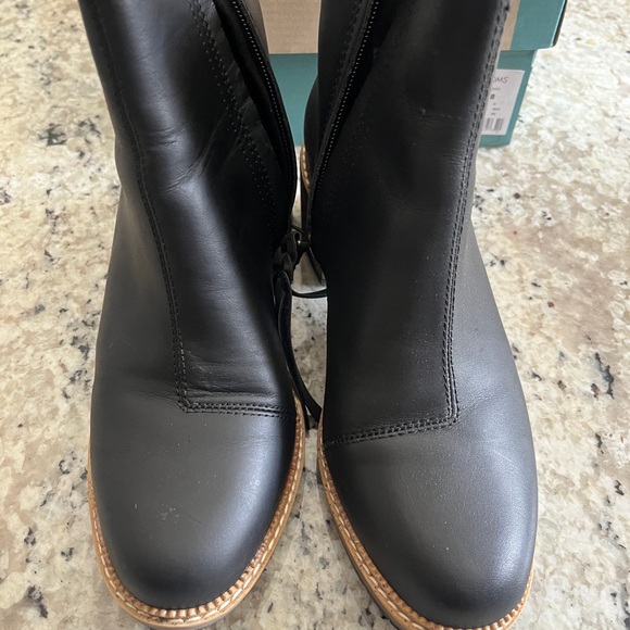 Black Toms Women’s Leather Bootie size 8 - Picture 2 of 6